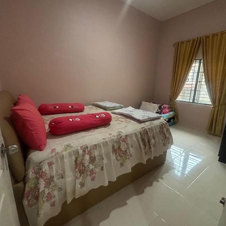 Villa Brastagi Resort Jalan Mimpin Tua Blok C No. 41 Berastagi Exterior photo