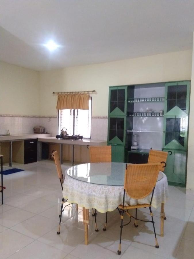 Villa Brastagi Resort Jalan Mimpin Tua Blok C No. 41 Berastagi Exterior photo